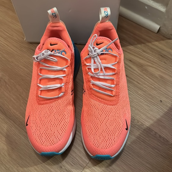 Nike Air Max 270, size 6 - Picture 2 of 4